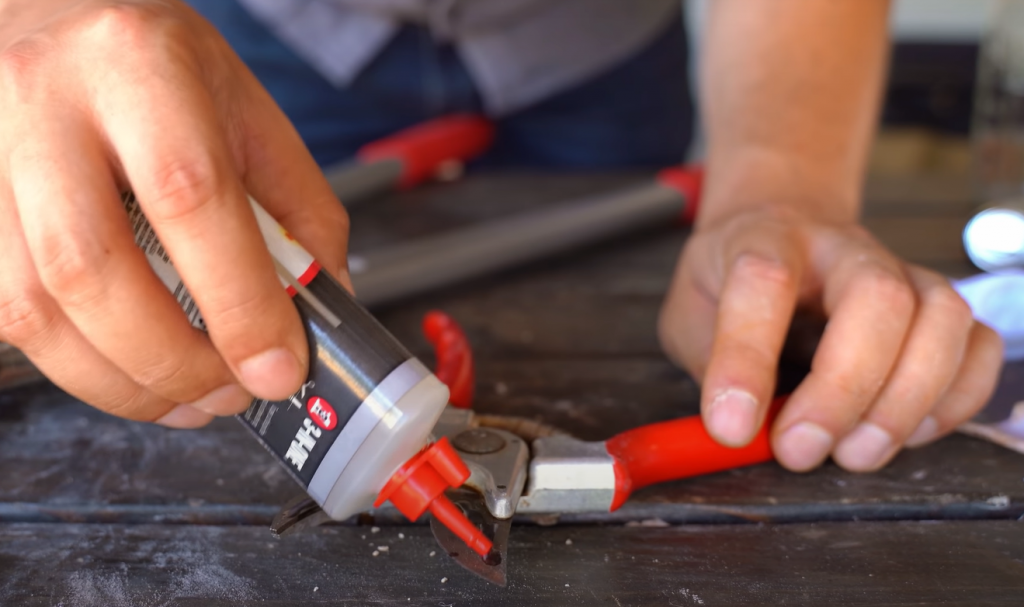 Can You Renew Rusty Garden Tools With Power Tools?