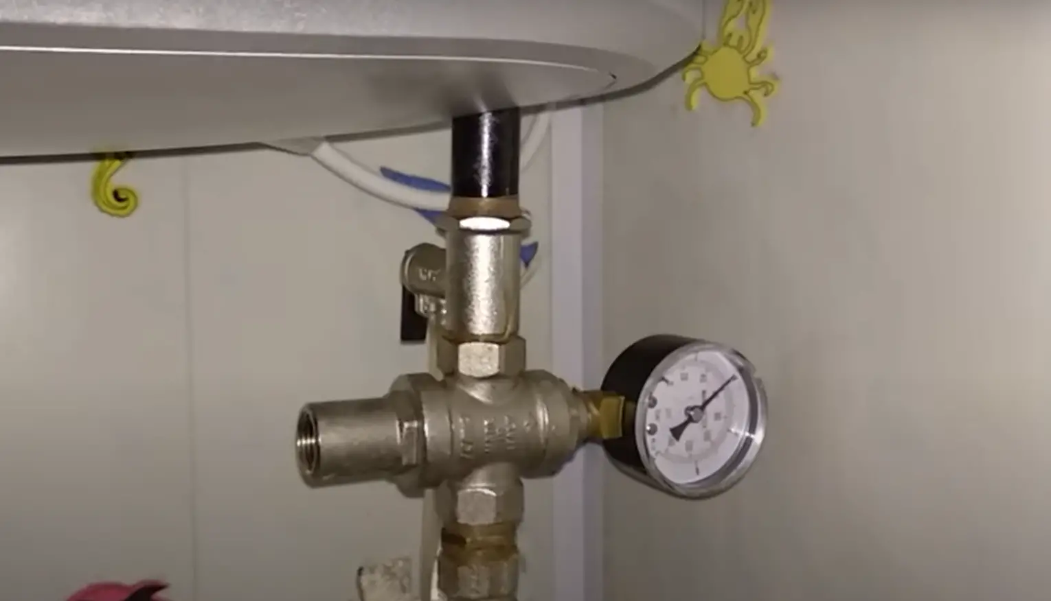 Can you connect a water hose to a sink?