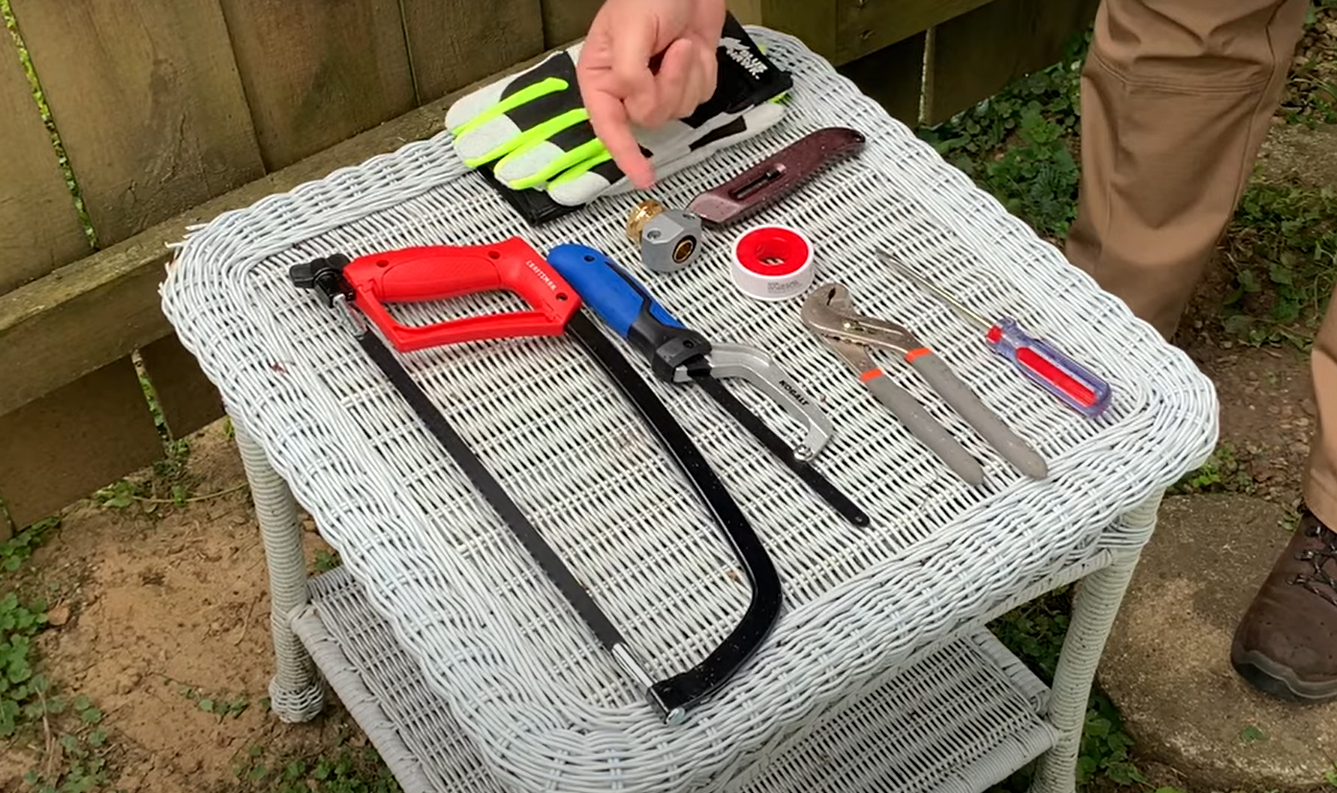 How to Remove a Stuck Garden Hose From Spigot? GardenProfy