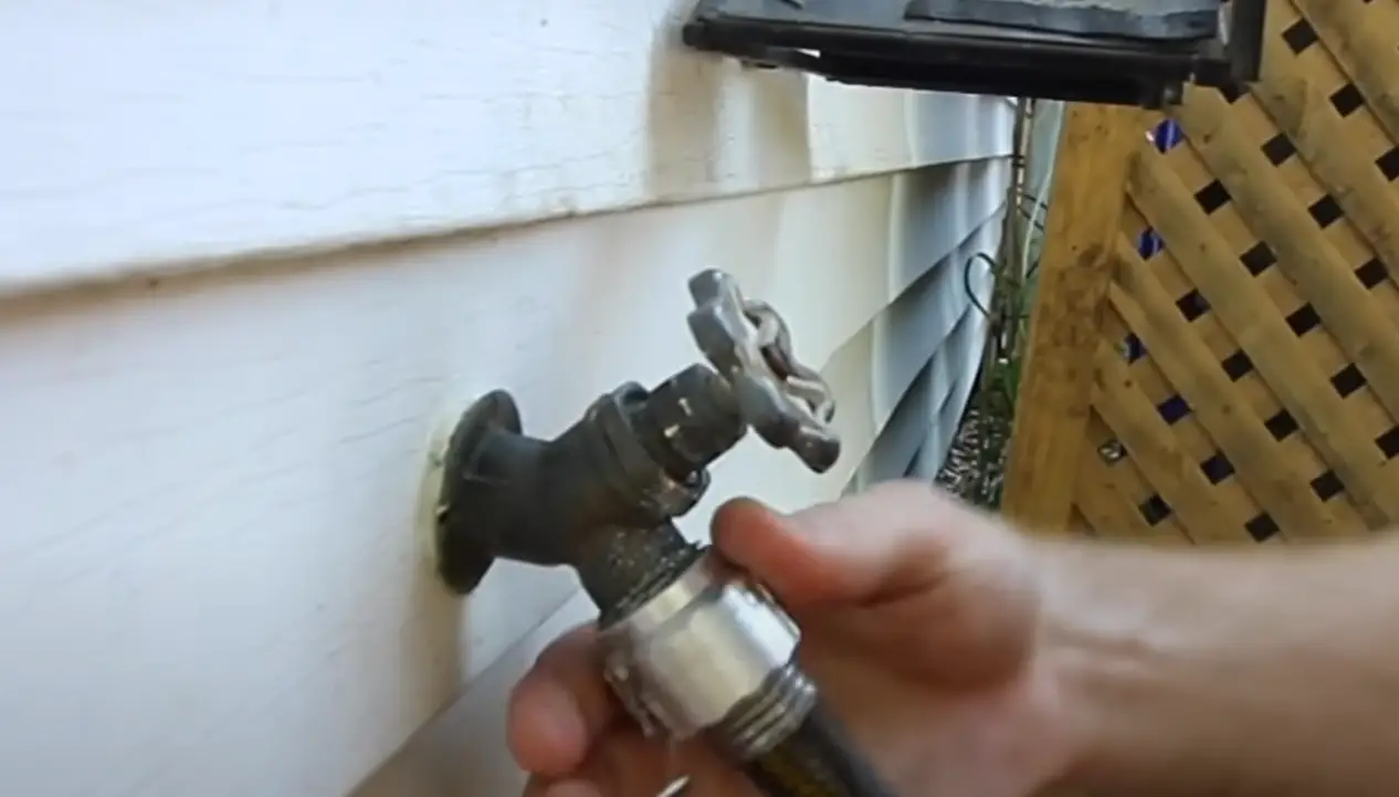 How to Remove a Stuck Garden Hose From Spigot? GardenProfy