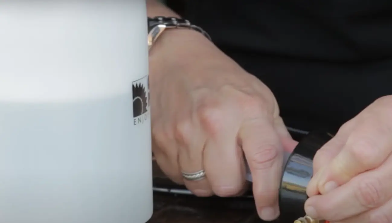 How to Use a Garden Sprayer? GardenProfy