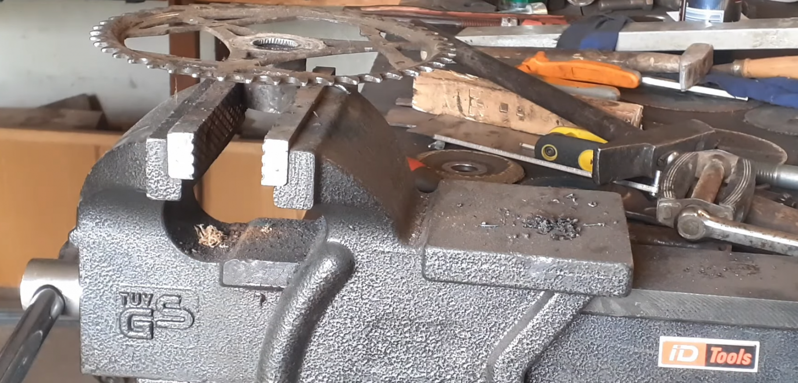 How to Build a Wheelbarrow? GardenProfy