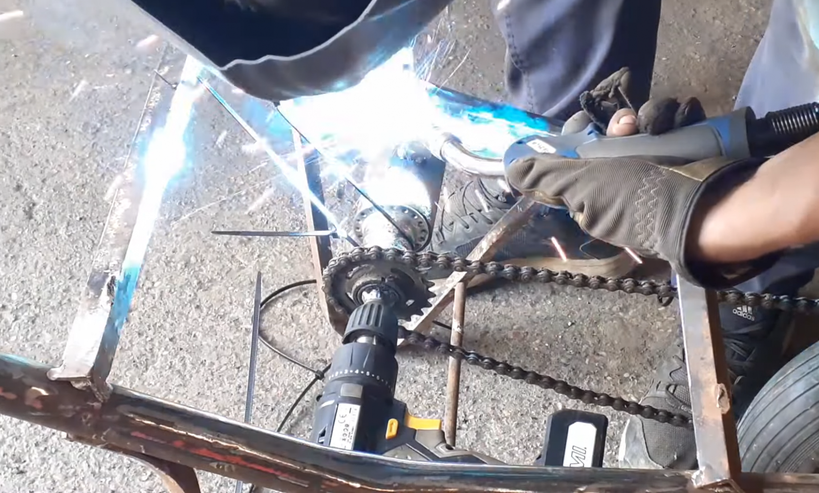 How to Build a Wheelbarrow? GardenProfy