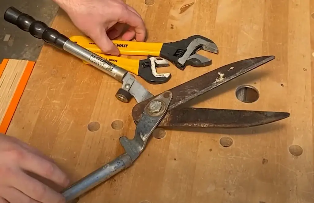 https://gardenprofy.com/wp-content/uploads/2022/12/how-to-sharpen-garden-shears-3-1024x662.png