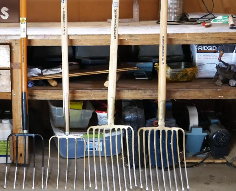 Pitchfork vs. Garden Fork What’s the Difference? GardenProfy