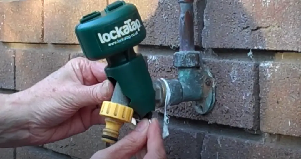 How to install a garden tap lock?