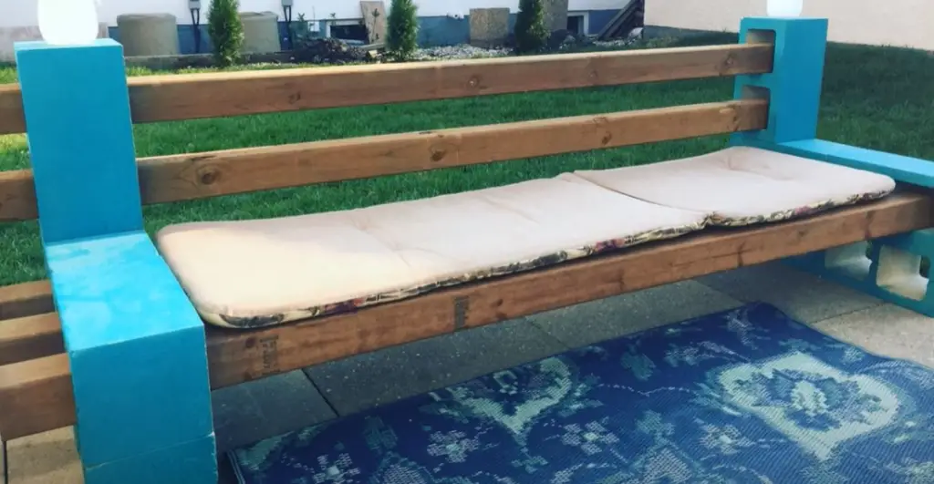 How to maintain garden benches?
