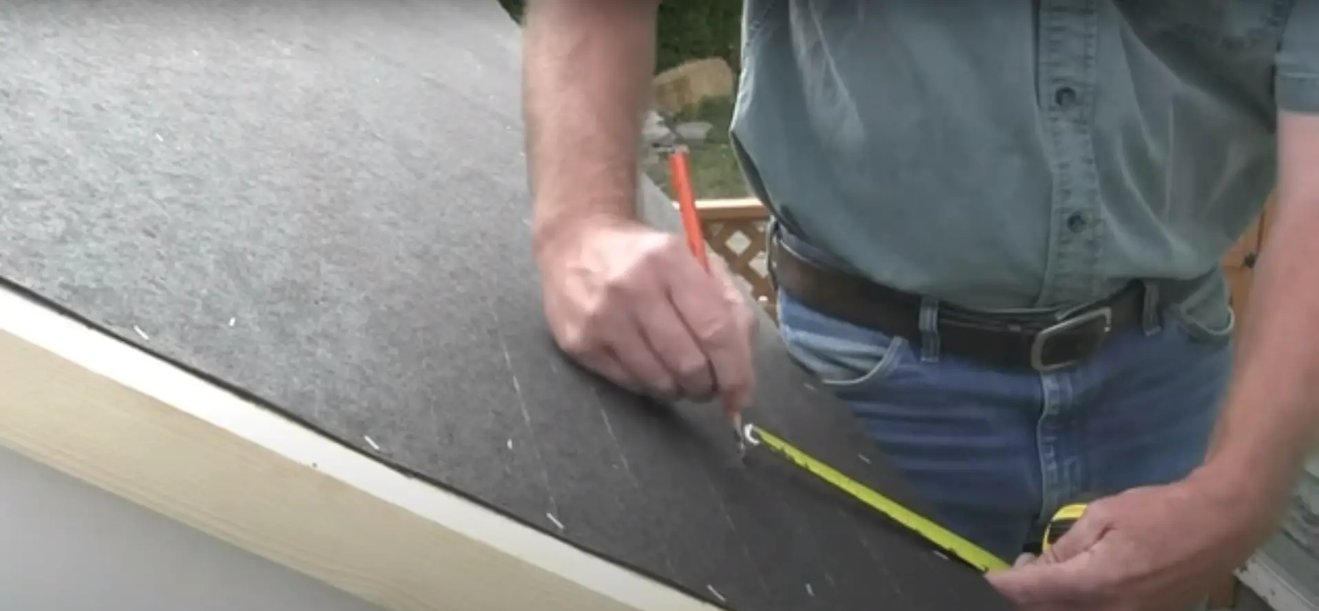 Cons of Installing Shingles on a Shed