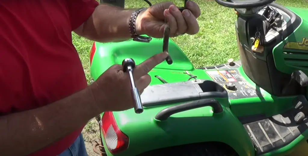 John Deere Mower Quits When Hot How to Fix? GardenProfy