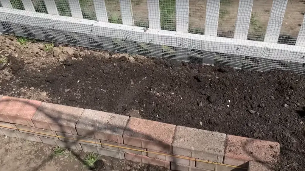 What type of mulch should I use for my raised bed?
