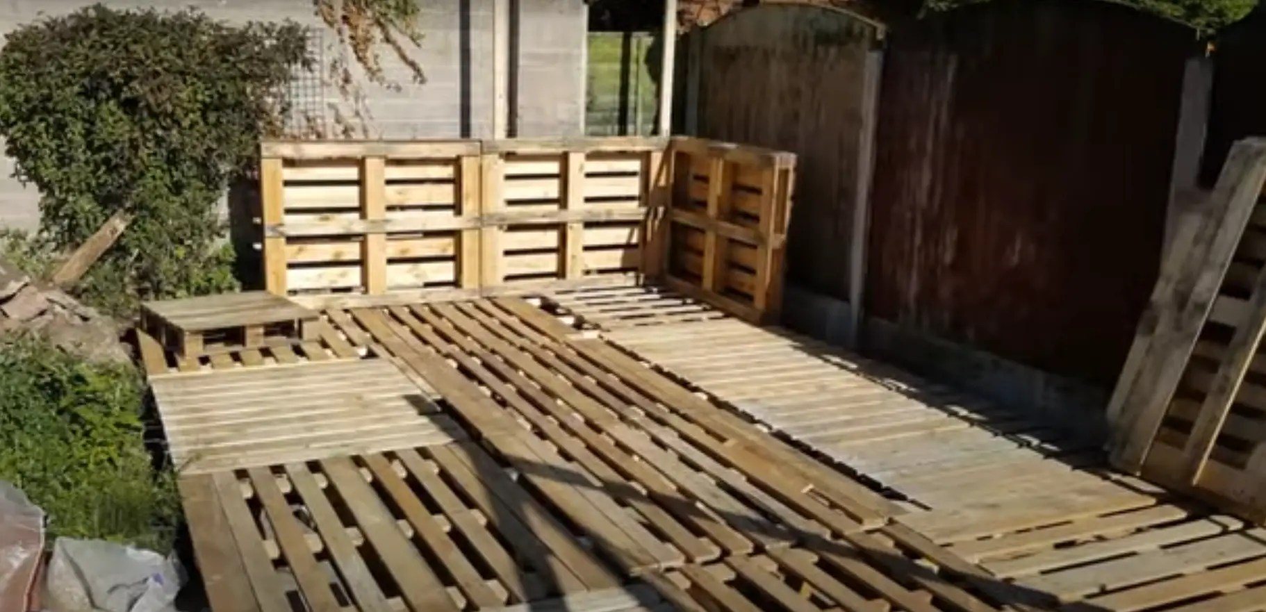 Why Should You Build a Shed with Pallets?