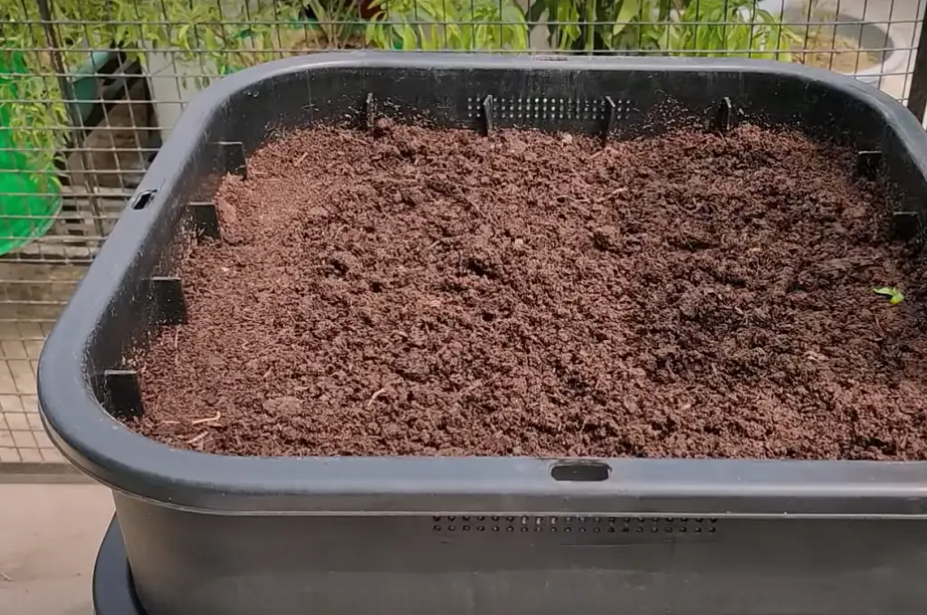How to prepare potting soil for storage