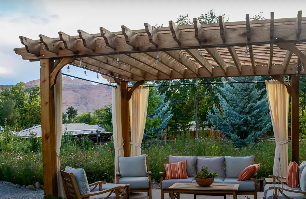 A Pergola Extends a Home’s Living Space